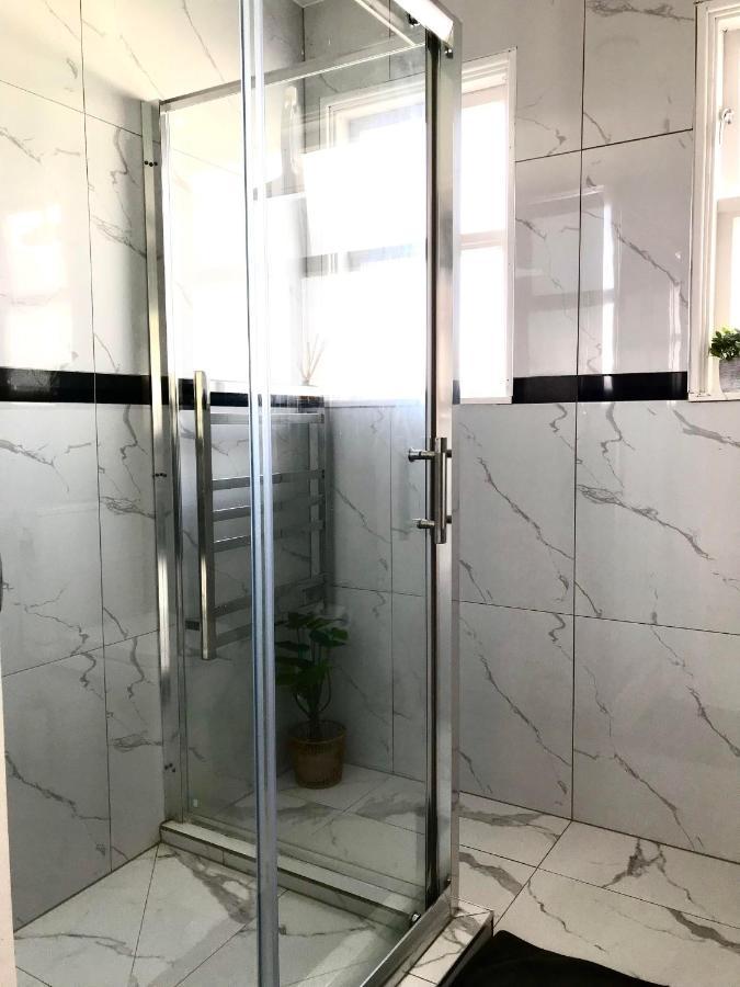 Bright & Comfy Stay In Newly Renovated Home With Parking Auckland Exterior foto